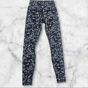 Lululemon Size 4 Wunder Under